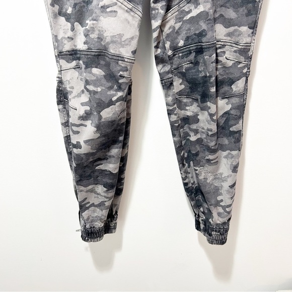 Spanx Stretch Twill Cargo Jogger Pants Size Large Camouflage Camo Ankle Zip - Picture 6 of 12